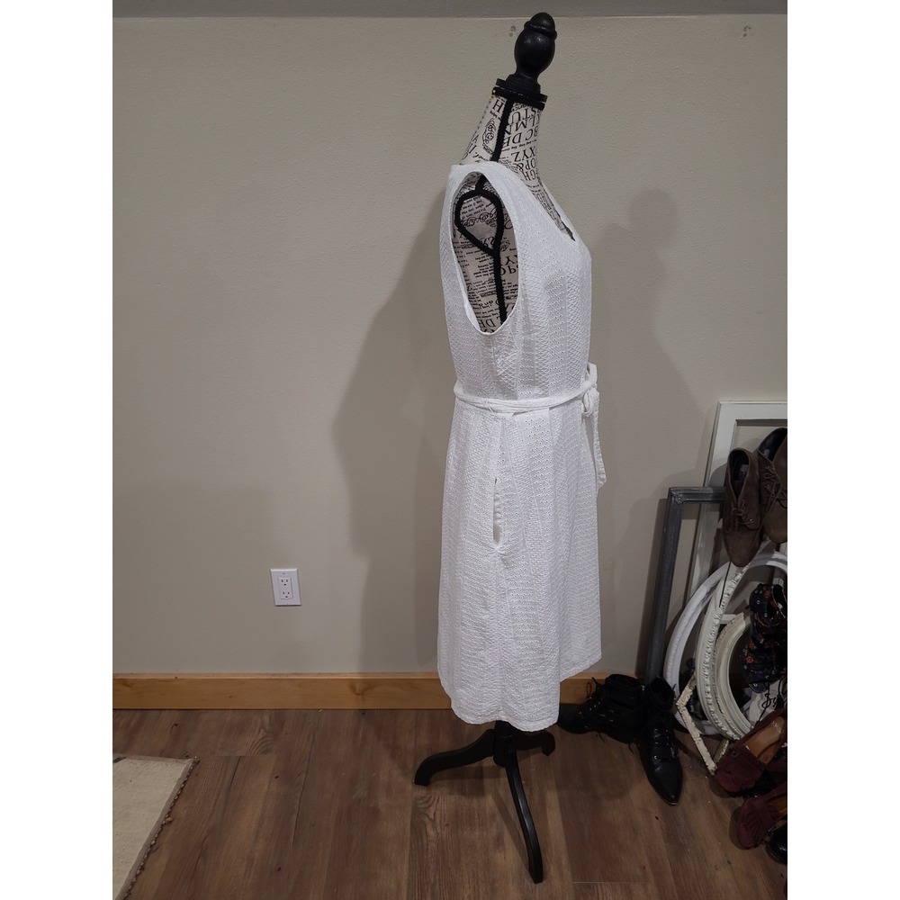 Liz Claiborne White Eyelet belted Shift dress Women SZ L pockets Beachy Vacation - Picture 4 of 12